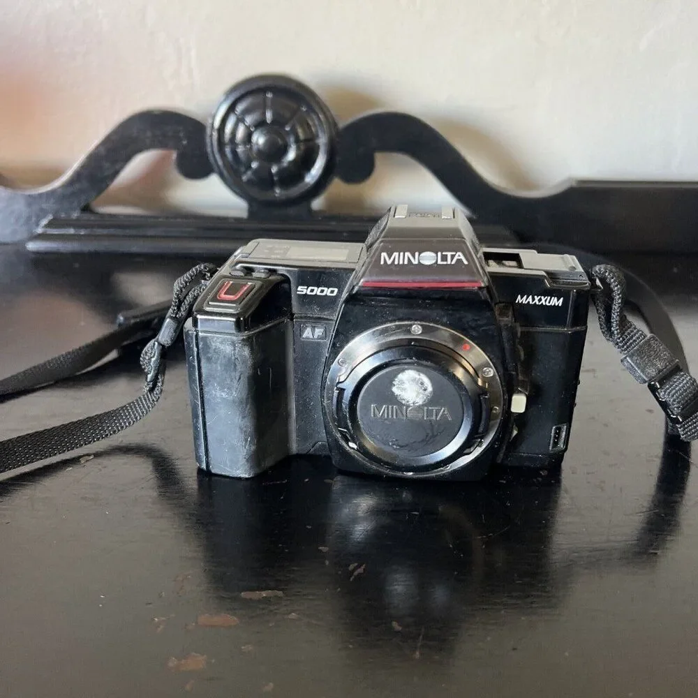 Minolta Maxxum 5000 AF 35mm SLR Camera